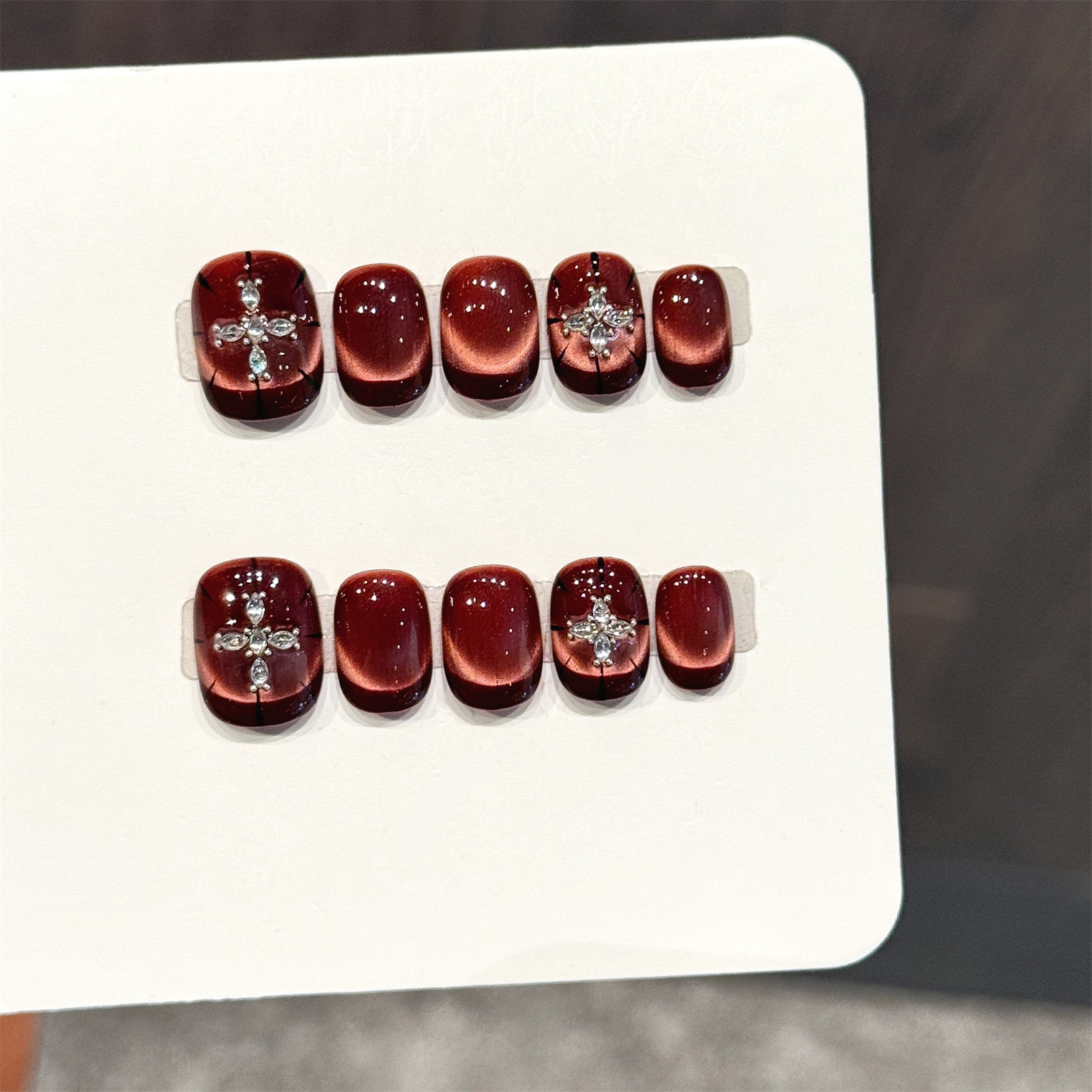 Nail Art Press On - 10pcs Wine-red Cat's Eye Press On