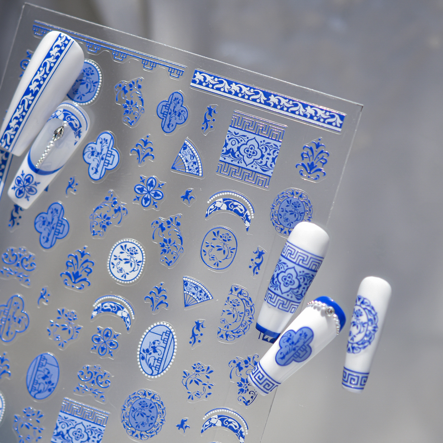 Traceless Blue White Porcelain - огляд і ціна Nail Art Zelda